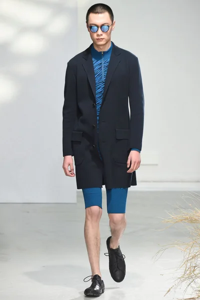 Look 15